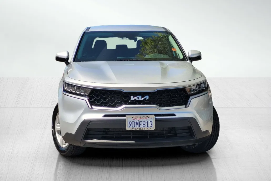 2022 Kia Sorento LX photo 1