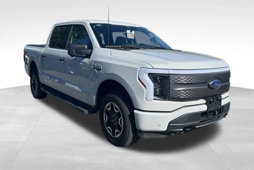 2023 Ford F-150 Lightning XLT photo 1