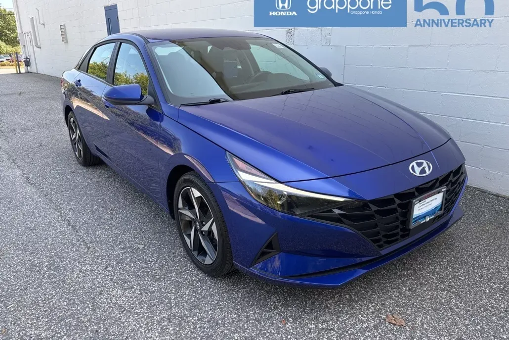 2023 Hyundai Elantra SEL photo 1