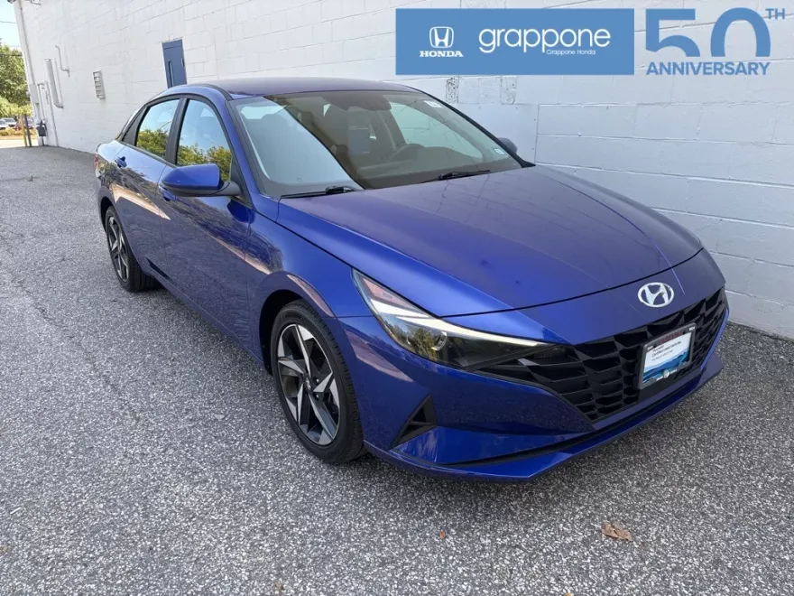 2023 Hyundai Elantra SEL photo 1