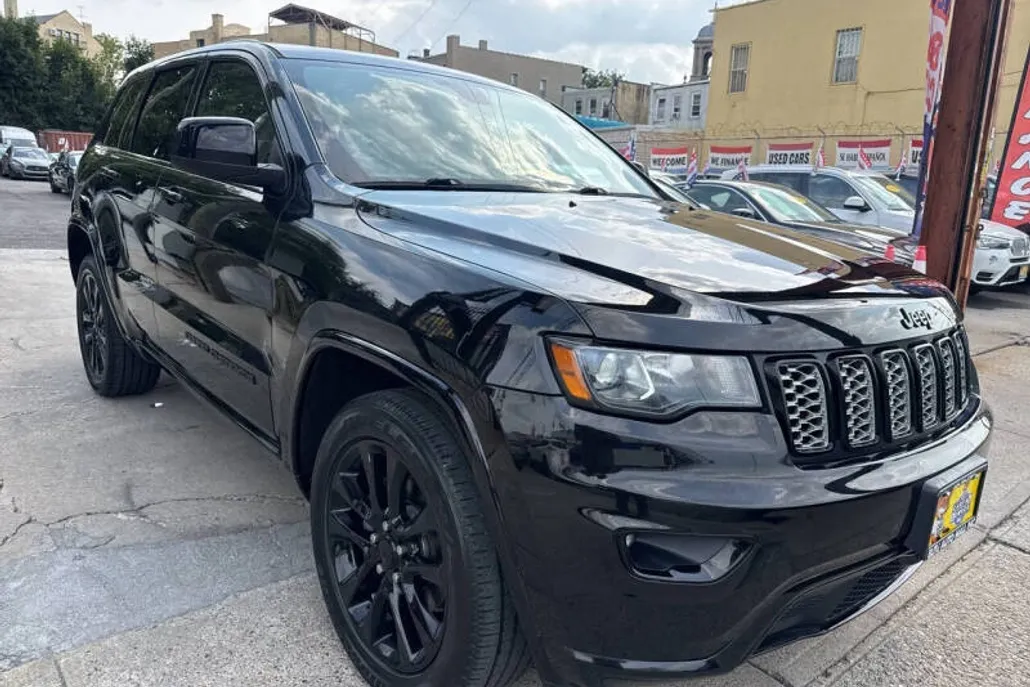 2018 Jeep Grand Cherokee Altitude photo 1
