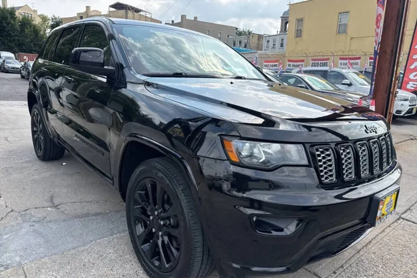 2018 Jeep Grand Cherokee Altitude photo 1