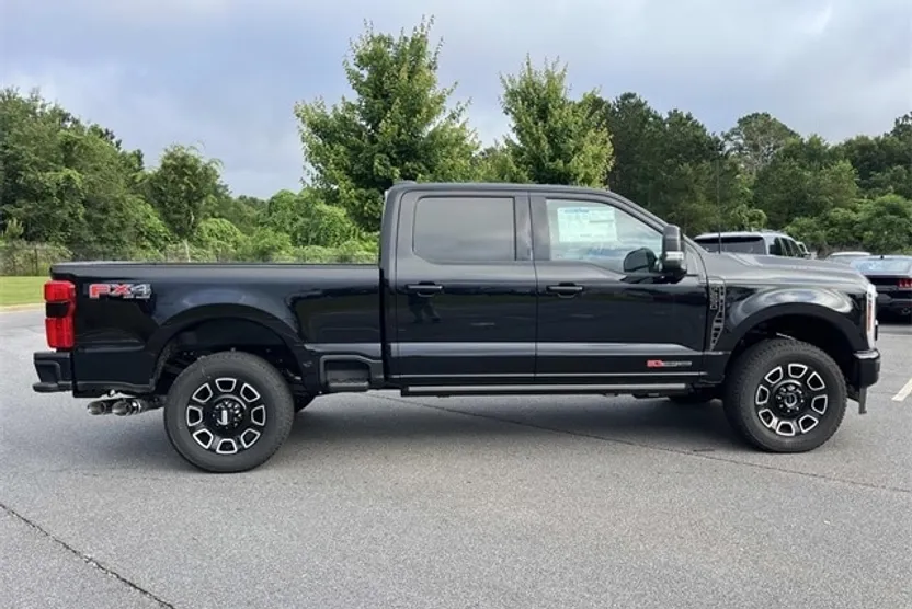 2025 Ford F-250 Platinum photo 1