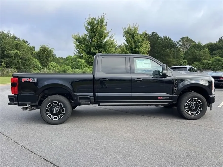 2025 Ford F-250 Platinum photo 1