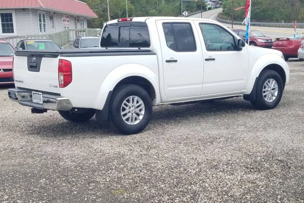 2017 Nissan Frontier SV photo 1
