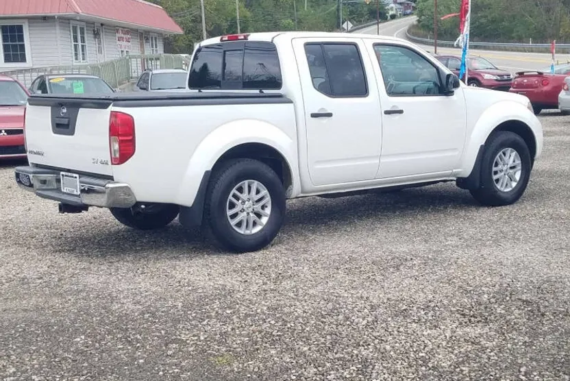 2017 Nissan Frontier SV photo 1