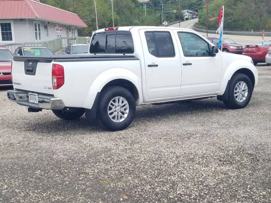2017 Nissan Frontier SV photo 1