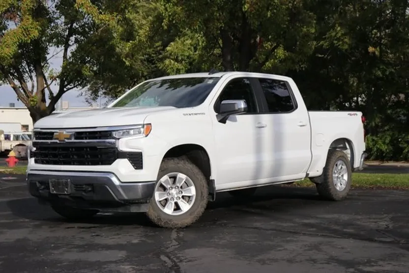 2022 Chevrolet Silverado 1500 LT photo 1