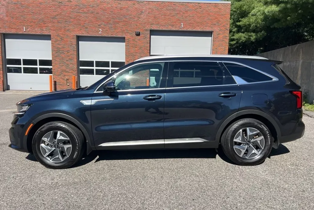 2022 Kia Sorento Hybrid S photo 1