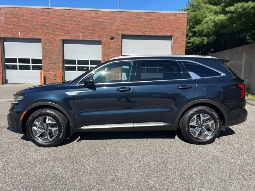 2022 Kia Sorento Hybrid S photo 1