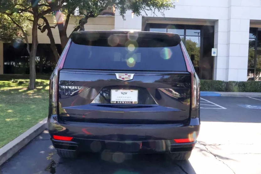 2022 Cadillac Escalade Sport photo 1