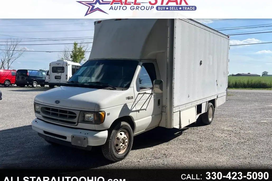 2002 Ford E-450 photo 1