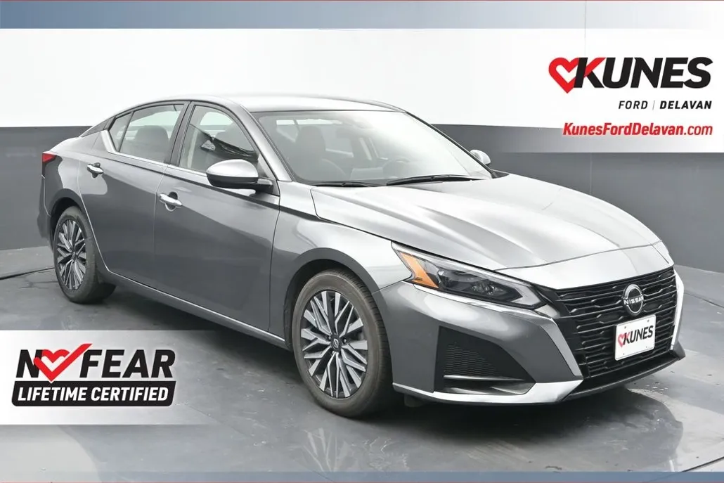 2023 Nissan Altima 2.5 SV photo 1