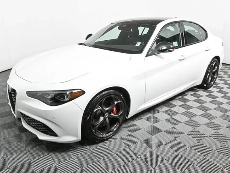 2025 Alfa Romeo Giulia photo 1