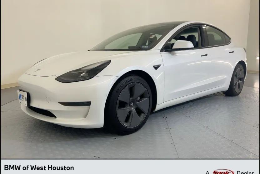 2021 Tesla Model 3 Standard Range Plus photo 1