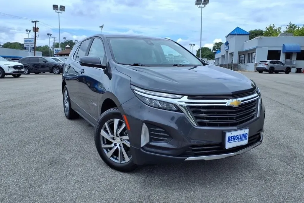 2023 Chevrolet Equinox LT photo 1