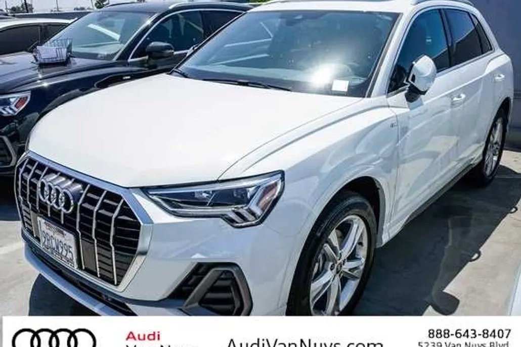 2024 Audi Q3 S line Premium Plus photo 1