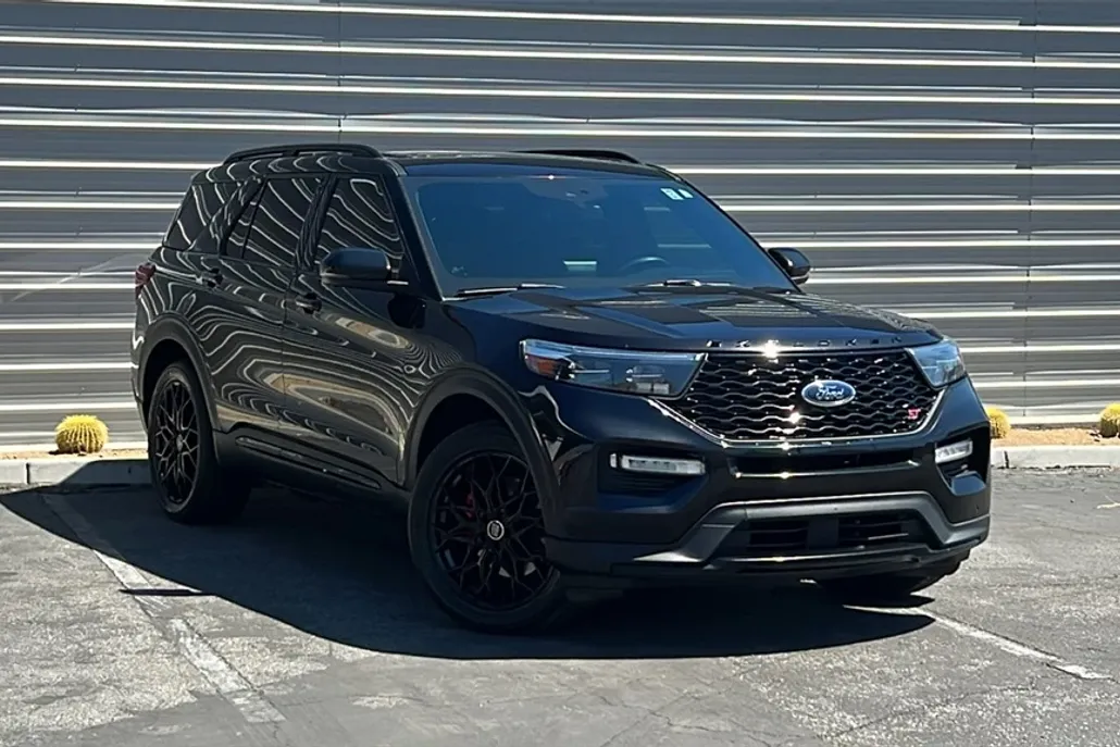 2022 Ford Explorer ST photo 1