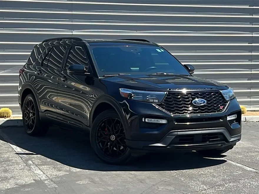 2022 Ford Explorer ST photo 1
