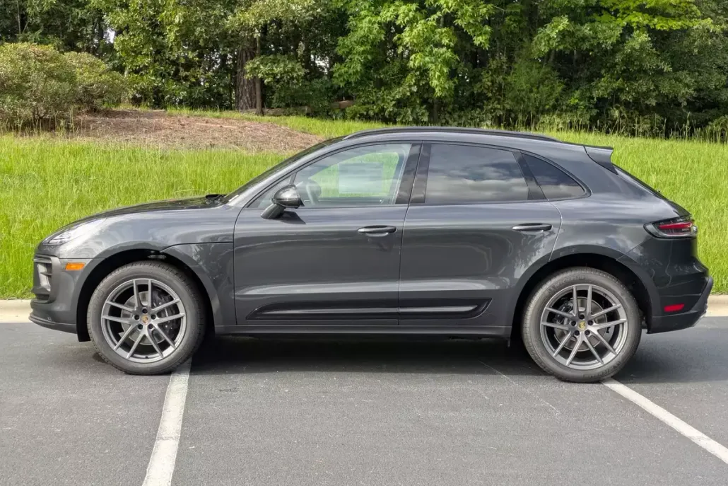 2026 Porsche Macan T photo 1
