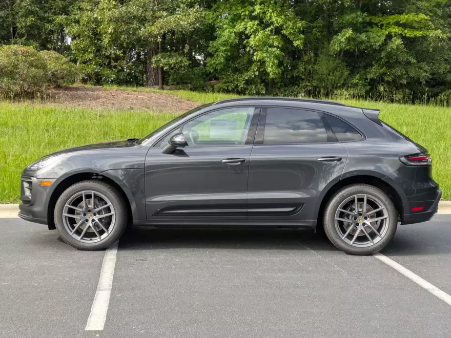 2026 Porsche Macan T photo 1