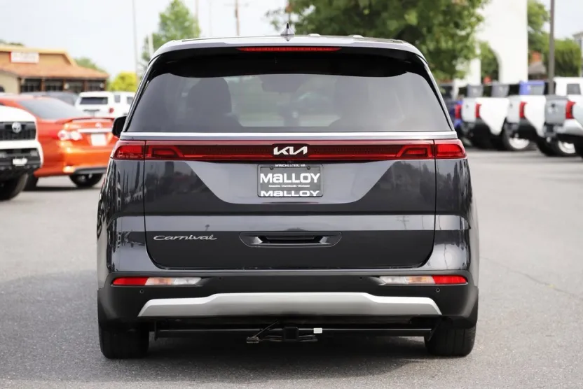 2022 Kia Carnival LXS photo 1