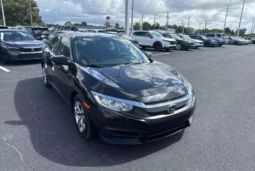 2018 Honda Civic LX photo 1