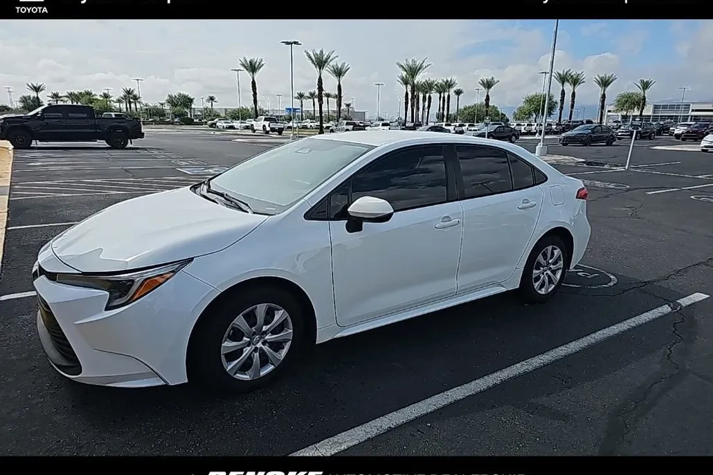 2023 Toyota Corolla Hybrid LE photo 1