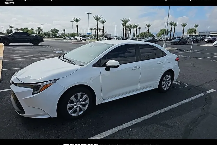 2023 Toyota Corolla Hybrid LE photo 1