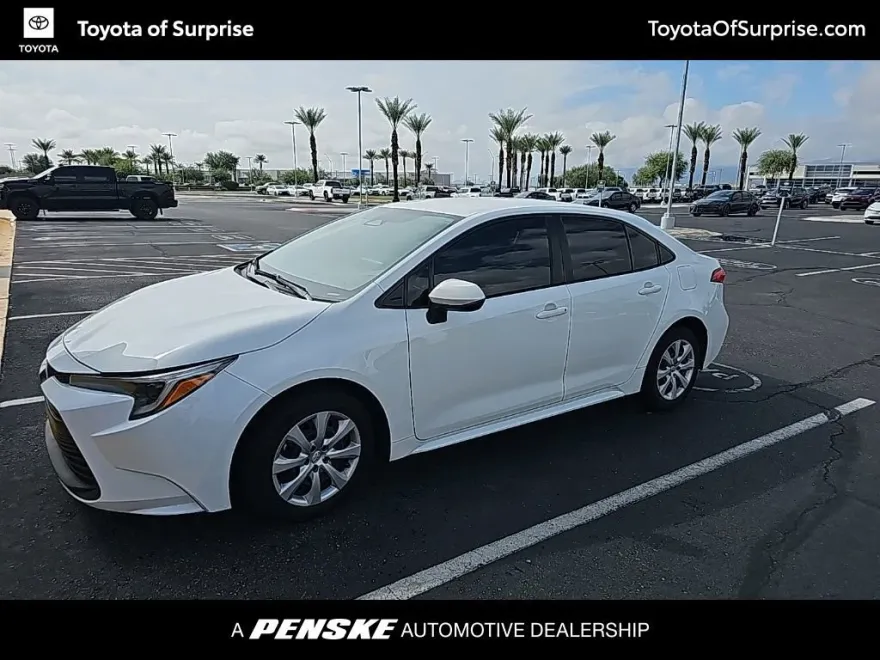 2023 Toyota Corolla Hybrid LE photo 1