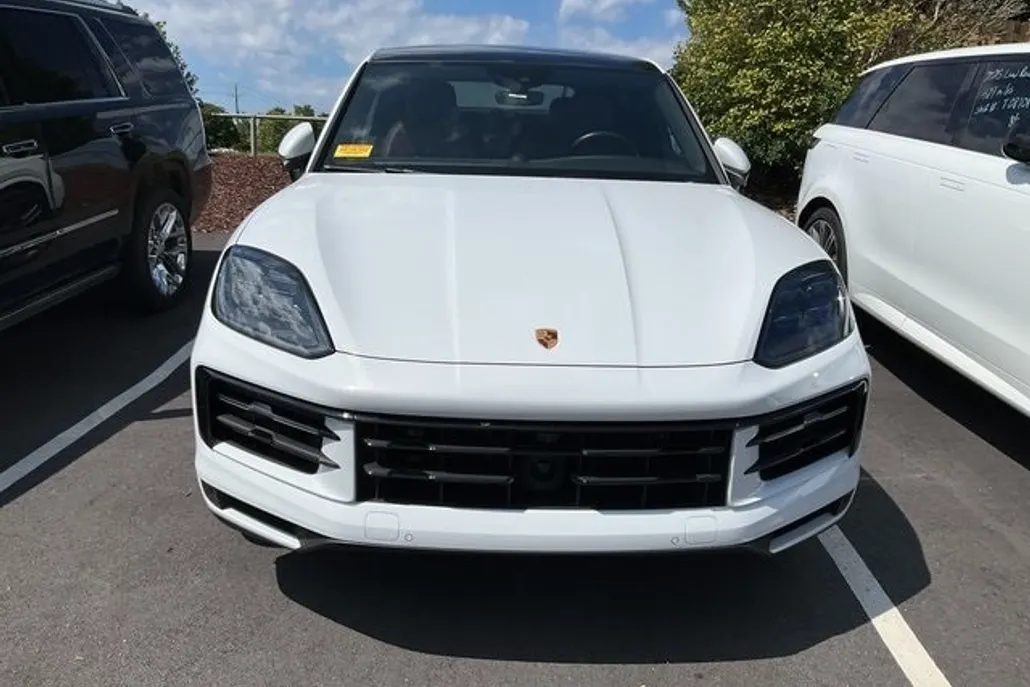 2024 Porsche Cayenne Coupe Base photo 1