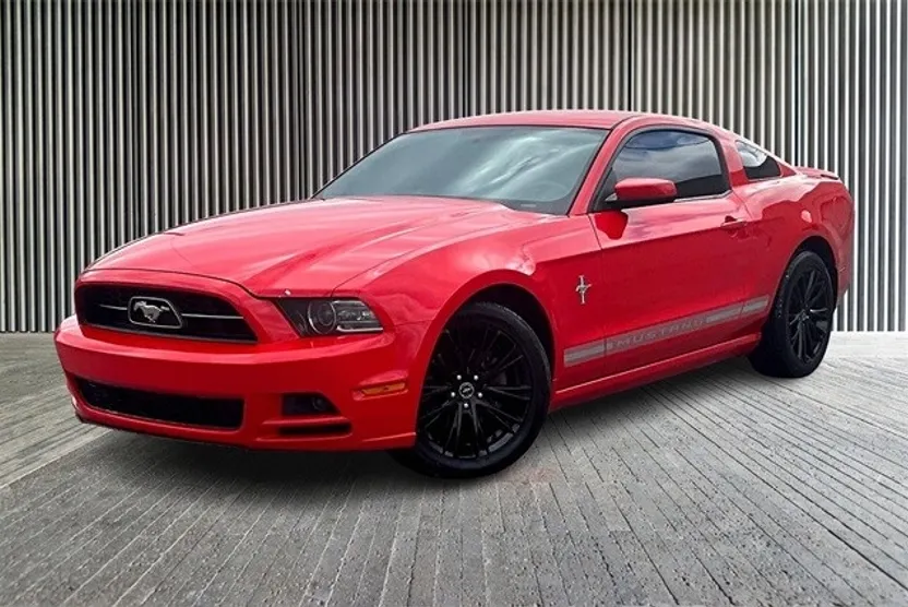 2013 Ford Mustang V6 Premium photo 1