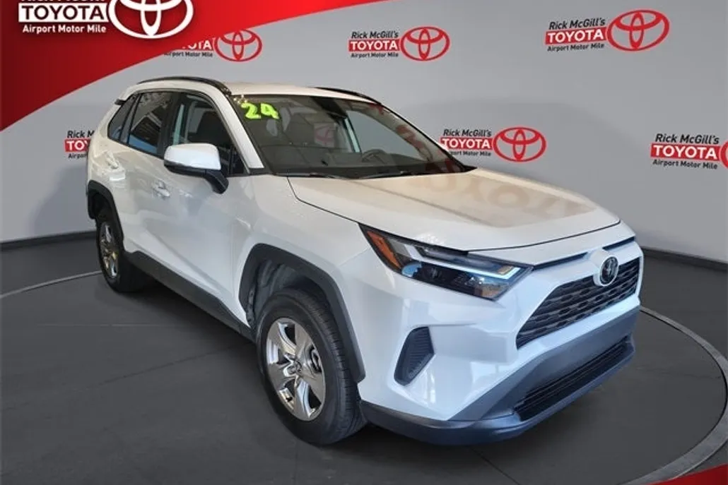 2024 Toyota RAV4 XLE photo 1