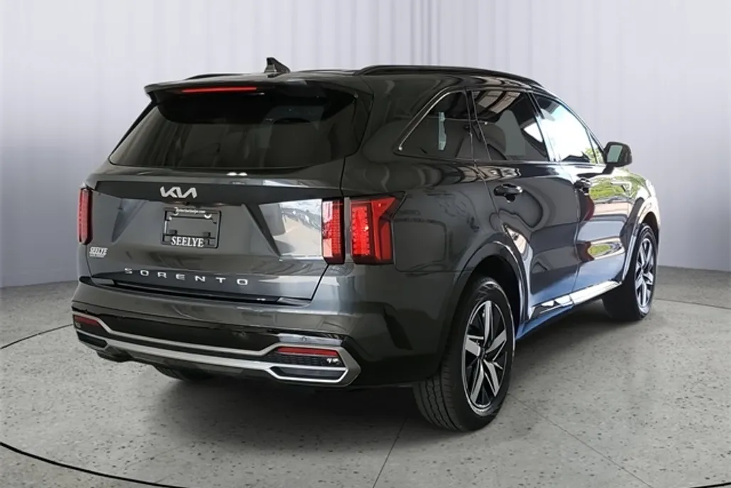 2022 Kia Sorento S photo 1