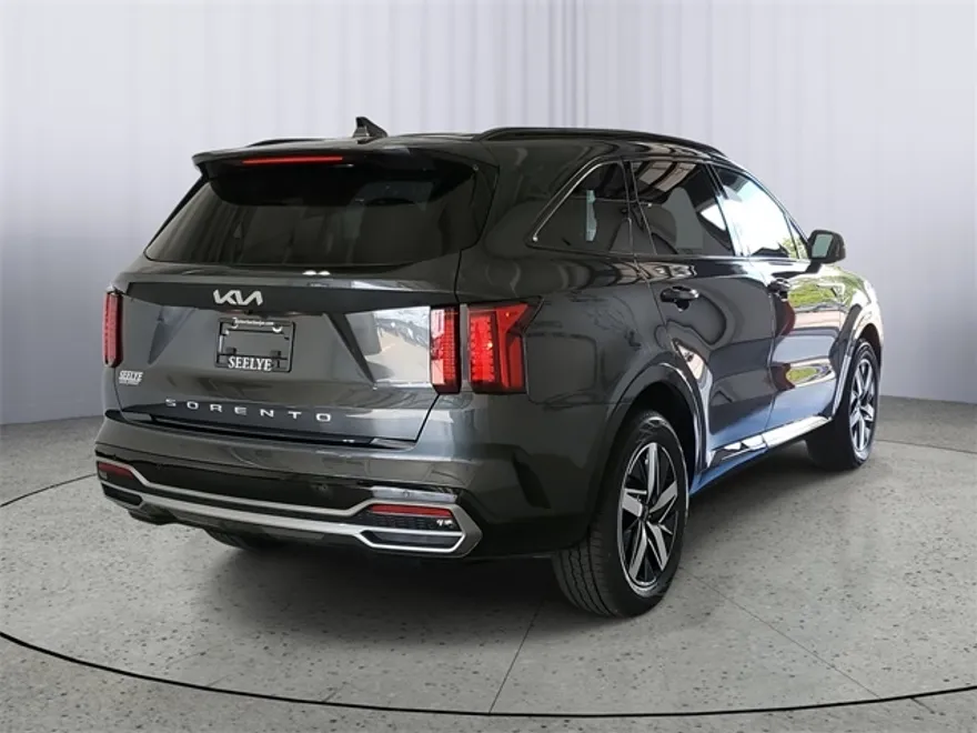 2022 Kia Sorento S photo 1