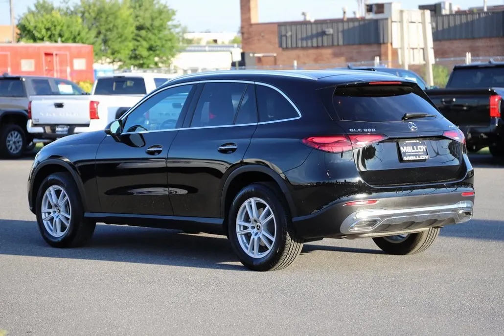 2025 Mercedes Benz GLC 300 4MATIC photo 1