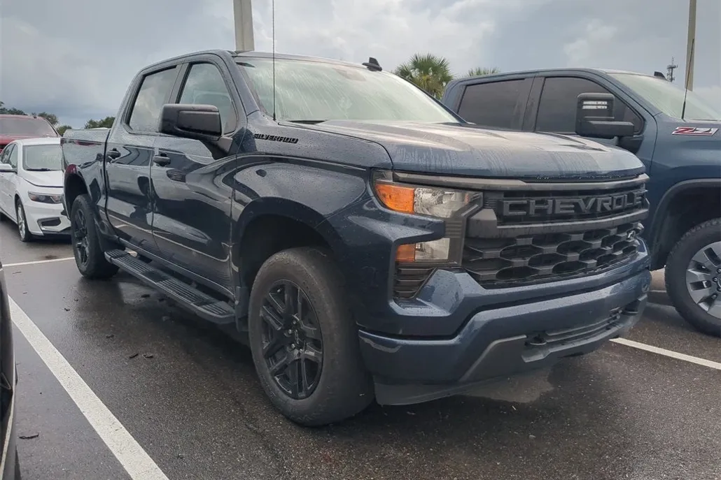 2023 Chevrolet Silverado 1500 Custom photo 1