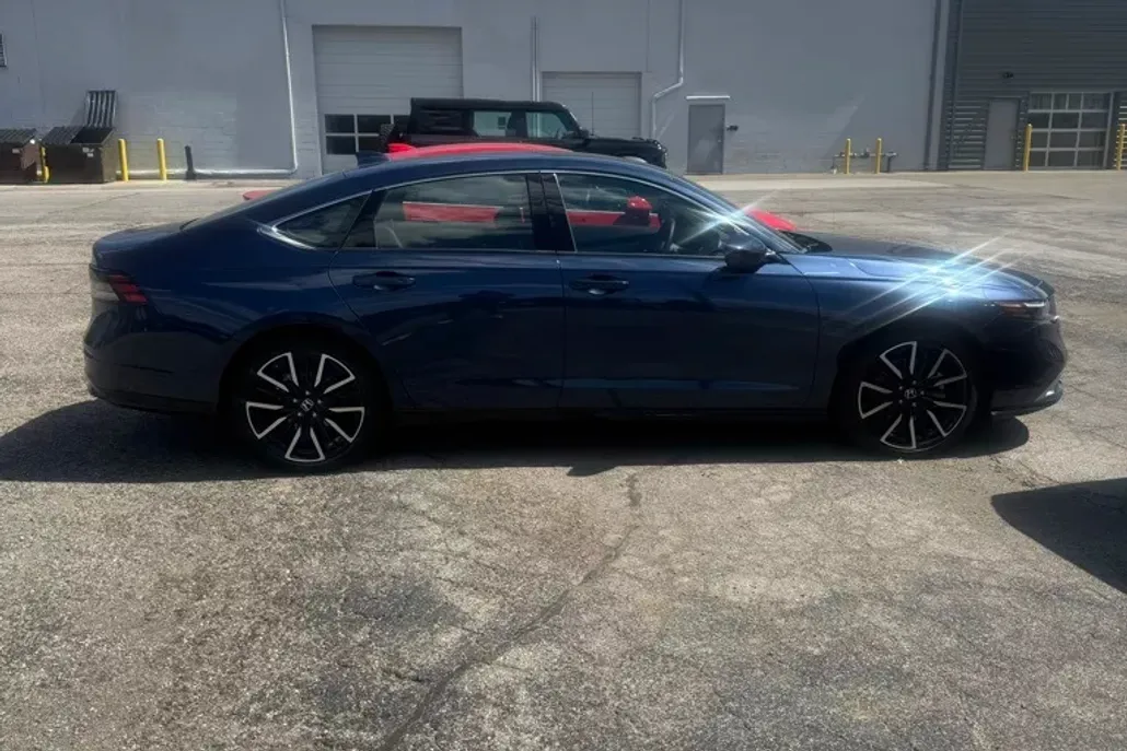 2025 Honda Accord Hybrid Touring photo 1