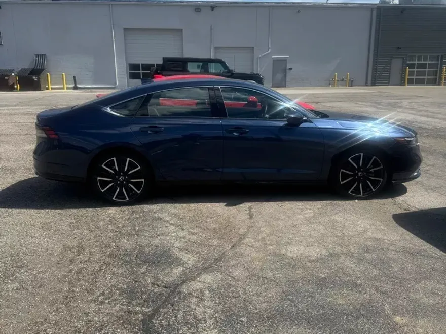 2025 Honda Accord Hybrid Touring photo 1