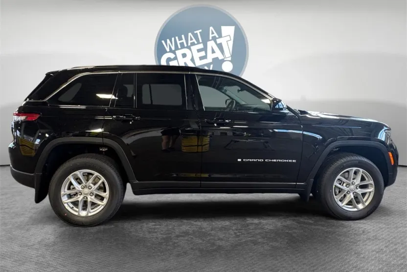 2025 Jeep Grand Cherokee Laredo X photo 1