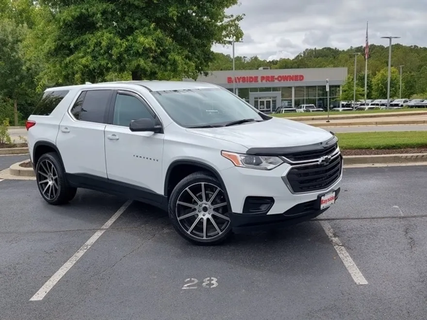 2021 Chevrolet Traverse LS photo 1