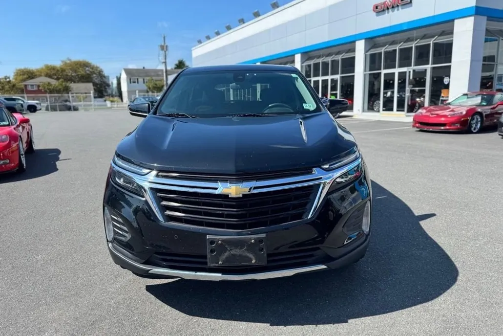 2022 Chevrolet Equinox LT photo 1