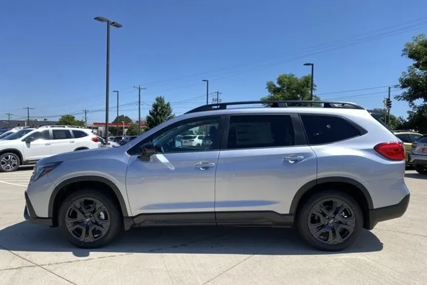2025 Subaru Ascent Onyx Edition Touring photo 1