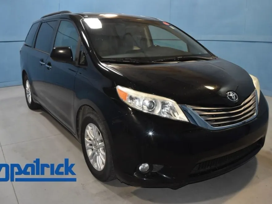 2015 Toyota Sienna L photo 1