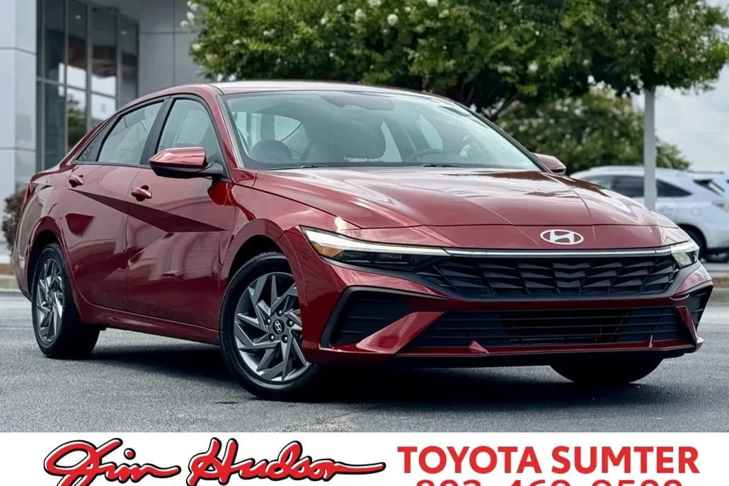 2024 Hyundai Elantra SEL photo 1