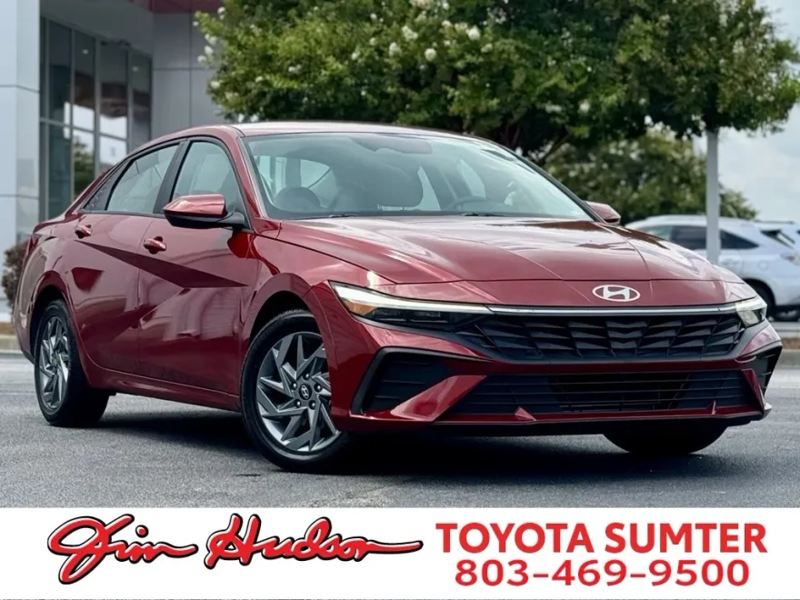 2024 Hyundai Elantra SEL photo 1