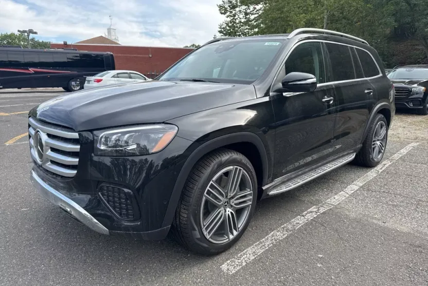 2026 Mercedes Benz GLS 450 4MATIC photo 1