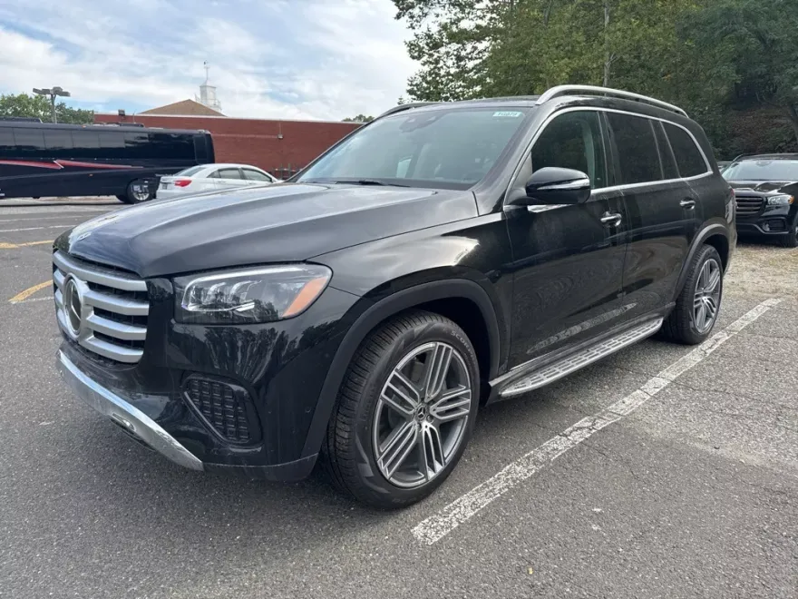 2026 Mercedes Benz GLS 450 4MATIC photo 1