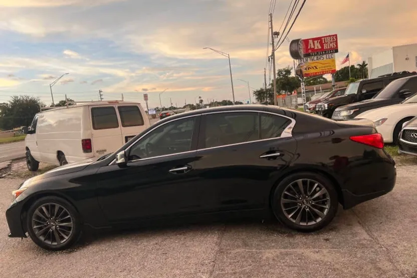 2017 Infiniti Q50 3.0t Premium photo 1