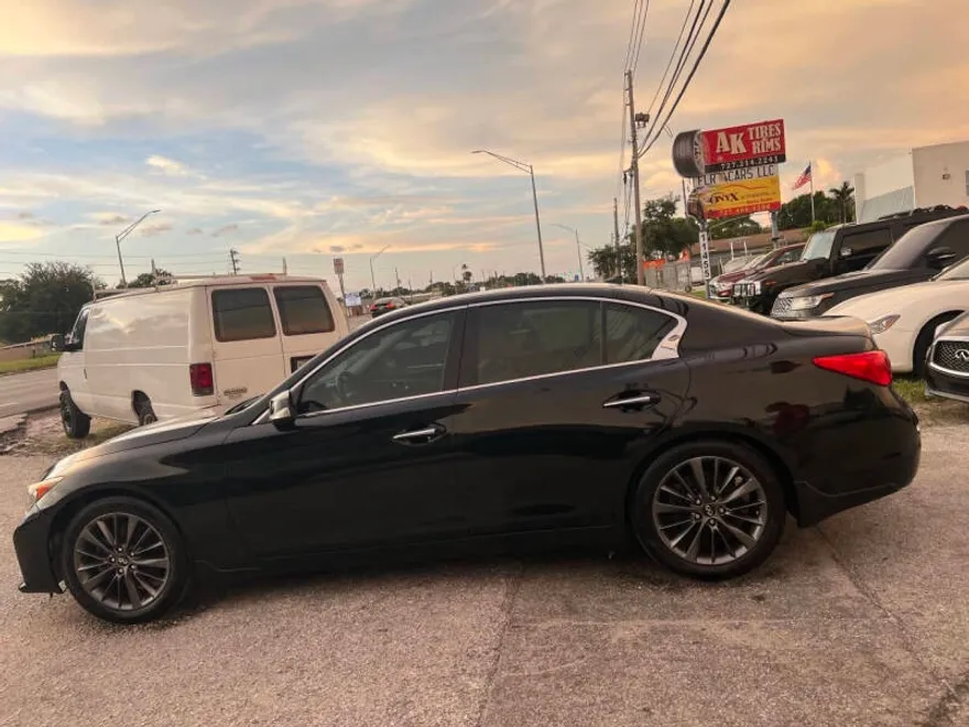 2017 Infiniti Q50 3.0t Premium photo 1
